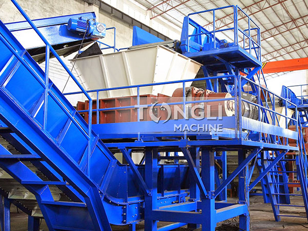 撕碎機現場.jpg 撕碎機現場.jpg